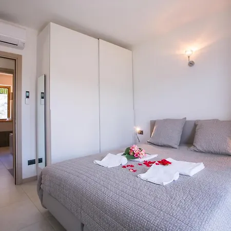 بيت للعطل Sleeps 6 Pool Air Con تريميتْسّو